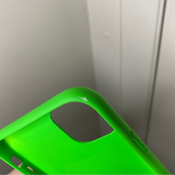 PRINCESS POLLY The Classic IPhone 11 Case Neon Green - Picture 9 of 9